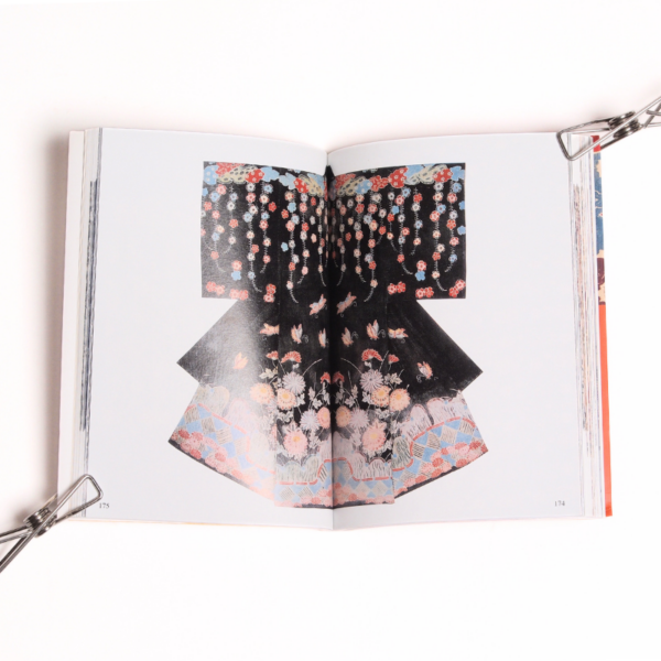 Livre Ryukyu Bingata Traditional Clothes of Okinawa Livre Ryukyu Bingata Traditional Clothes of Okinawa